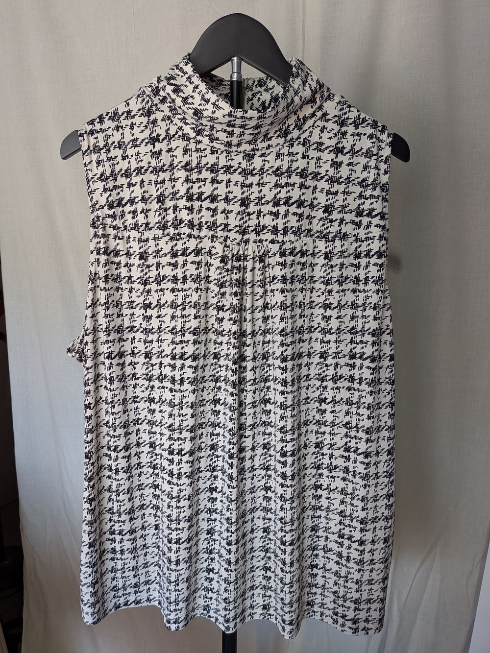 Lane Bryant Black and White Houndstooth Sleeveless Mock Neck Top